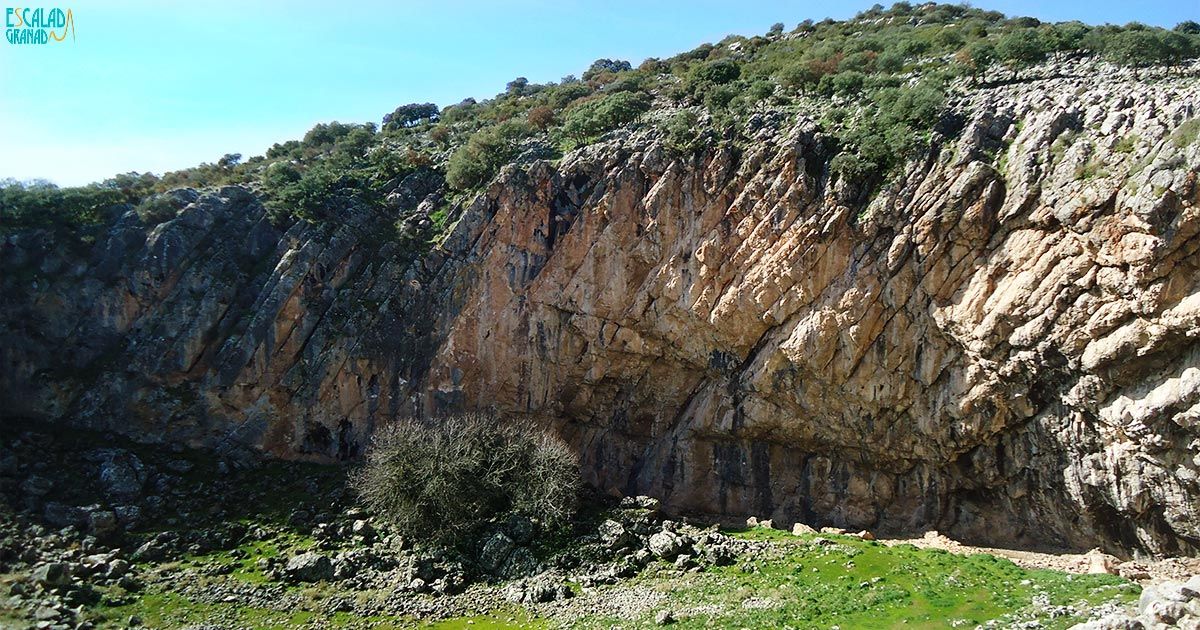 Zona de escalada cueva de Poloria en Granada